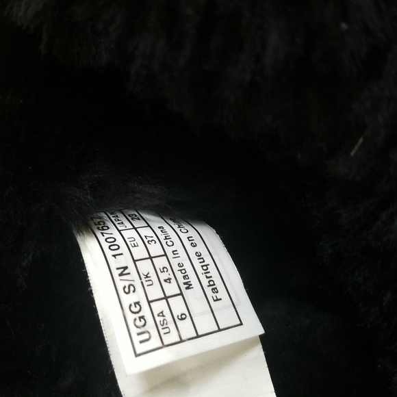 Used black UGG boot, Size 6 - Picture 6 of 9